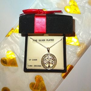 ☆NWT☆Stunning Fine Silver Tree of Life Pendant with 18" chain*Boxed*